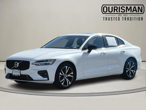 2024 Volvo S60 B5 Core Dark Theme