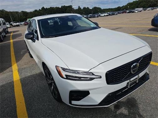 2024 Volvo S60 B5 Core Dark Theme
