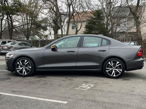 2024 Volvo S60 B5 Core Dark Theme