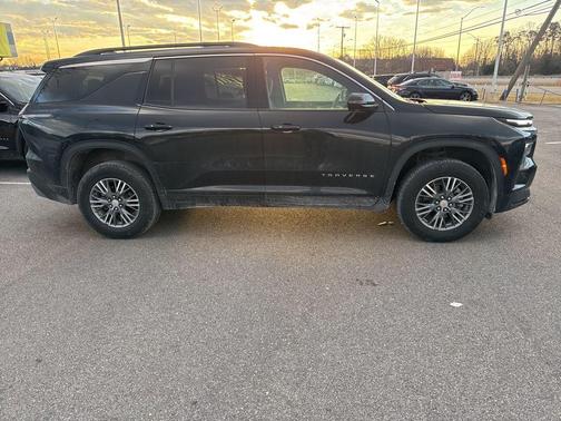 2024 Chevrolet Traverse LT