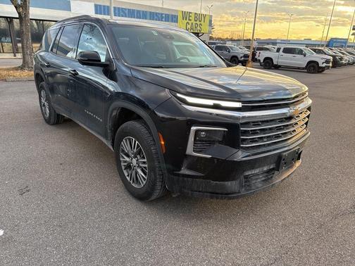 2024 Chevrolet Traverse LT