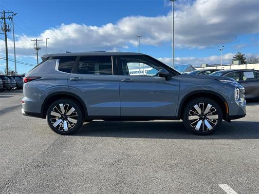 2026 Mitsubishi Outlander SE