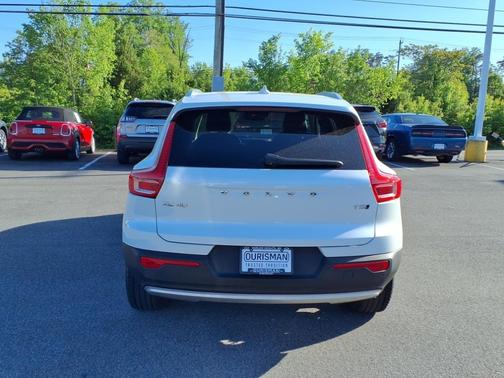 2021 Volvo XC40 T5 Momentum