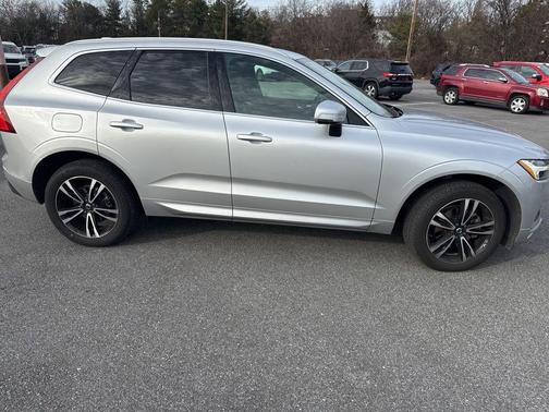 2021 Volvo XC60 T5 Momentum