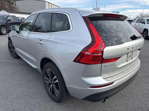2021 Volvo XC60 T5 Momentum