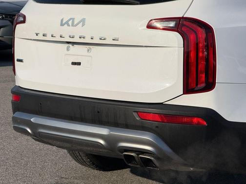 White Pearl 2022 Kia Telluride S