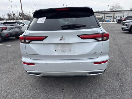 2024 Mitsubishi Outlander SE