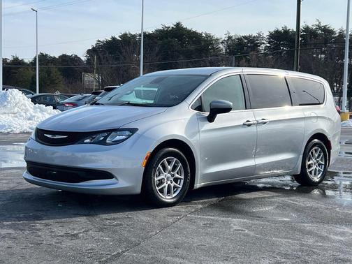 2023 Chrysler Voyager LX