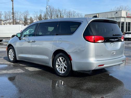 2023 Chrysler Voyager LX