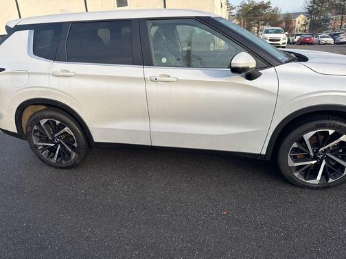 2024 Mitsubishi Outlander SE
