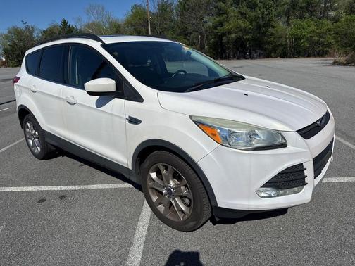 White Platinum Clearcoat Metallic 2016 Ford Escape SE