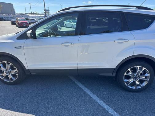 White Platinum Clearcoat Metallic 2016 Ford Escape SE