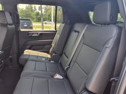 2025 Chevrolet Suburban LT