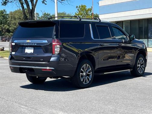 2023 Chevrolet Suburban LT