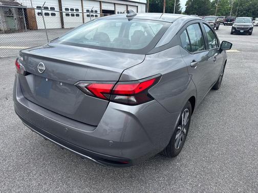 Gun Metallic 2025 Nissan Versa 1.6 SV