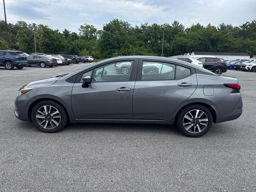 Gun Metallic 2025 Nissan Versa 1.6 SV