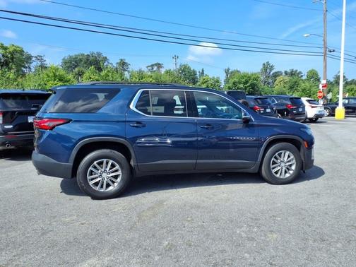 2022 Chevrolet Traverse LT Cloth