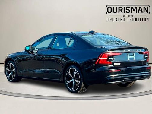 2024 Volvo S60 B5 Plus Dark Theme