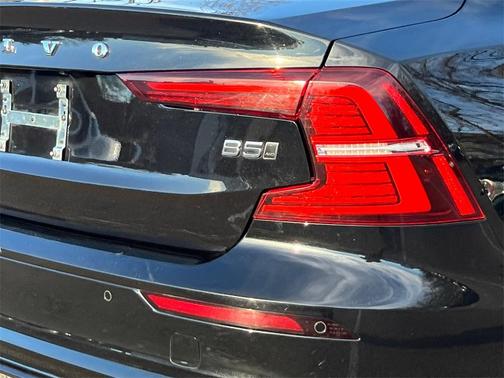 2024 Volvo S60 B5 Plus Dark Theme