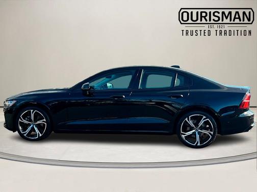 2024 Volvo S60 B5 Plus Dark Theme