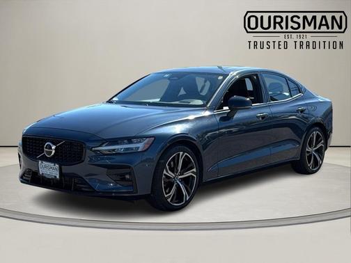 2024 Volvo S60 B5 Core Dark Theme