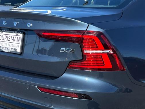 2024 Volvo S60 B5 Core Dark Theme
