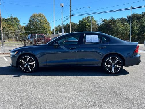 2024 Volvo S60 B5 Core Dark Theme