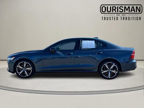 2024 Volvo S60 B5 Core Dark Theme