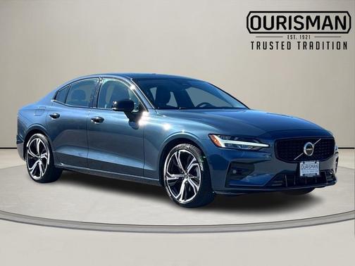2024 Volvo S60 B5 Core Dark Theme