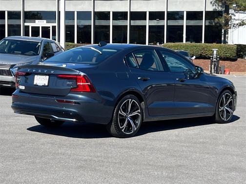 2024 Volvo S60 B5 Core Dark Theme