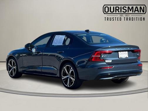 2024 Volvo S60 B5 Core Dark Theme