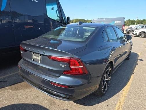 2024 Volvo S60 B5 Core Dark Theme