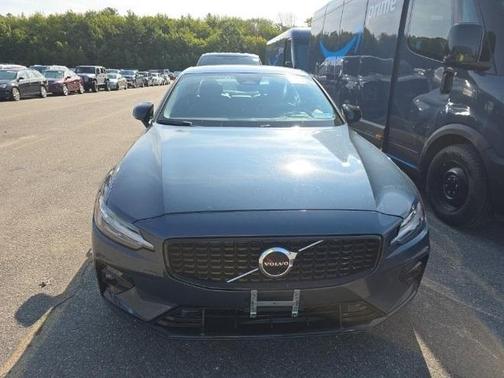 2024 Volvo S60 B5 Core Dark Theme