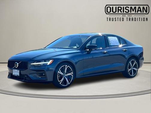 2024 Volvo S60 B5 Core Dark Theme