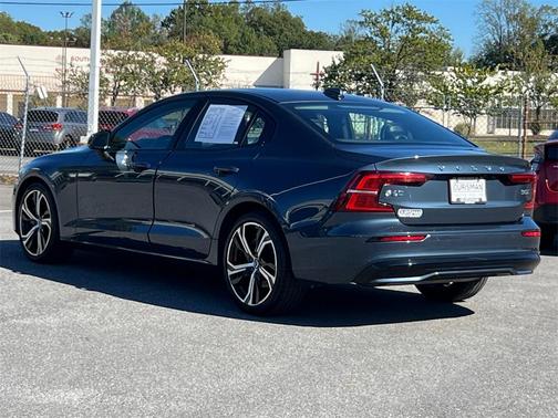 2024 Volvo S60 B5 Core Dark Theme