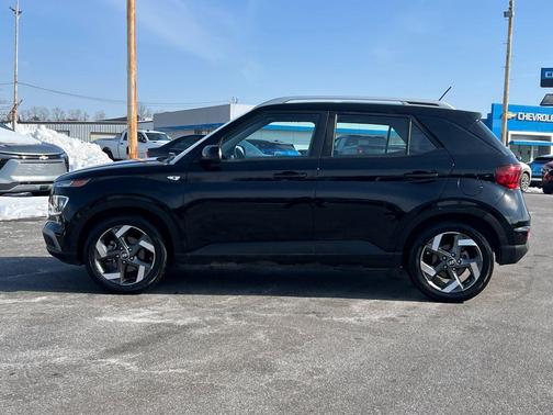 2023 Hyundai VENUE SEL