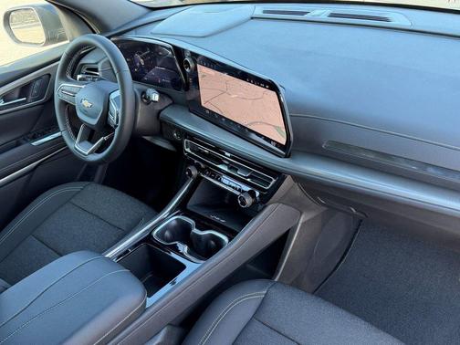 Mosaic Black Metallic 2026 Chevrolet Traverse LT