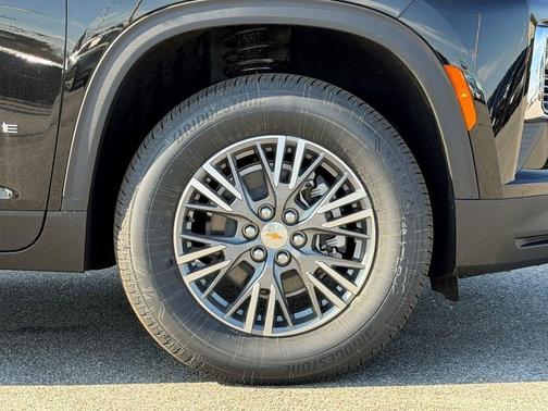 Mosaic Black Metallic 2026 Chevrolet Traverse LT