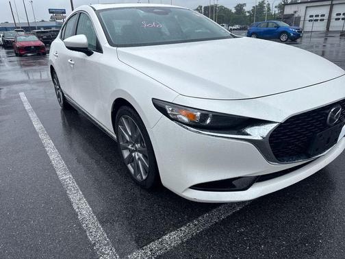 Snowflake White Pearl 2025 Mazda Mazda3 FWD w/Preferred Package
