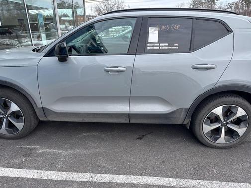 2024 Volvo XC40 B5 Plus Dark Theme