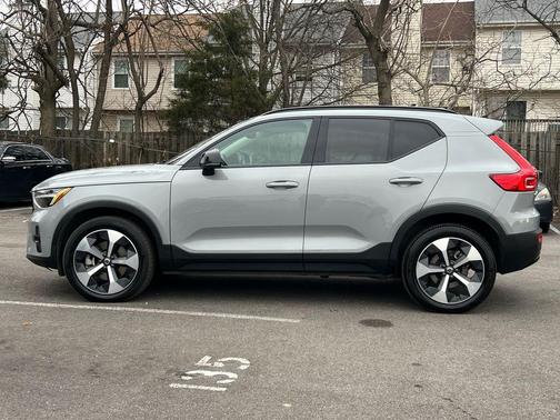 2024 Volvo XC40 B5 Plus Dark Theme