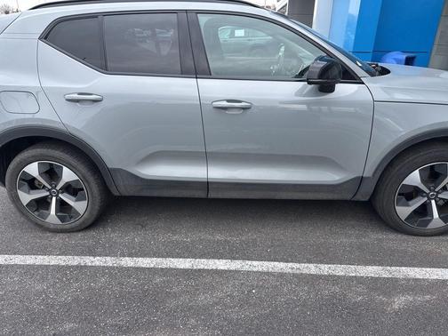 2024 Volvo XC40 B5 Plus Dark Theme