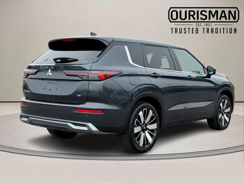 Gray 2025 Mitsubishi Outlander SE