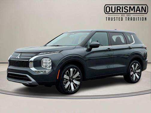 Gray 2025 Mitsubishi Outlander SE