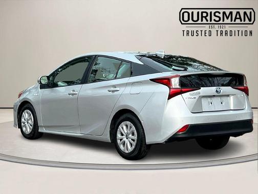 2022 Toyota Prius LE