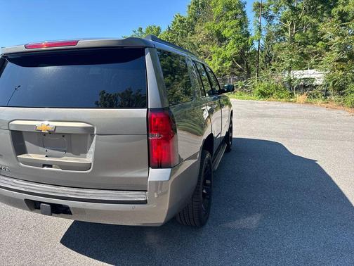 Pepperdust Metallic 2019 Chevrolet Tahoe LT