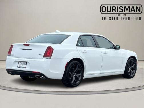 2021 Chrysler 300 Touring