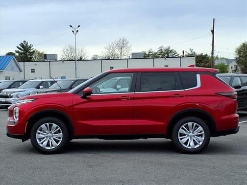 2025 Mitsubishi Outlander ES