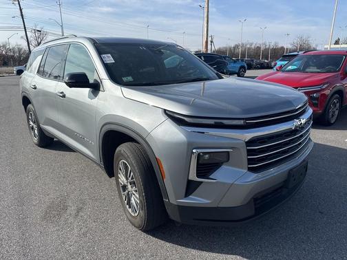 2024 Chevrolet Traverse LT