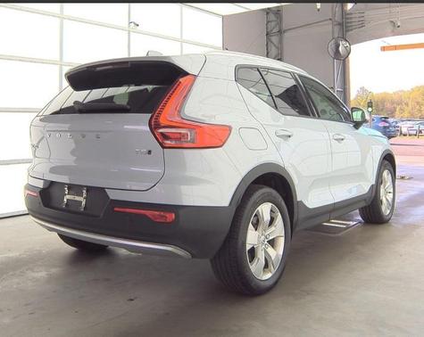 2021 Volvo XC40 T5 Momentum